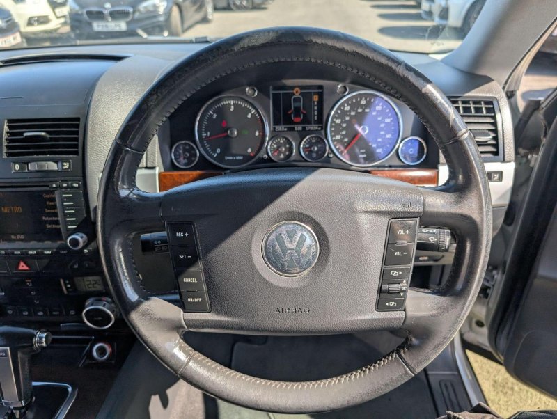 VOLKSWAGEN TOUAREG