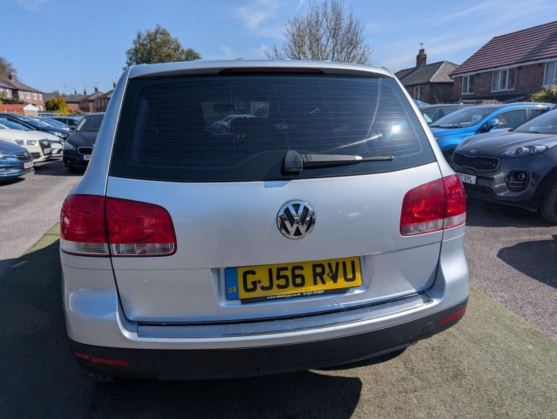 VOLKSWAGEN TOUAREG