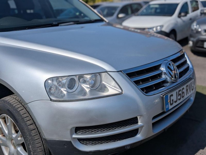 VOLKSWAGEN TOUAREG
