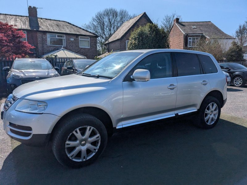 VOLKSWAGEN TOUAREG