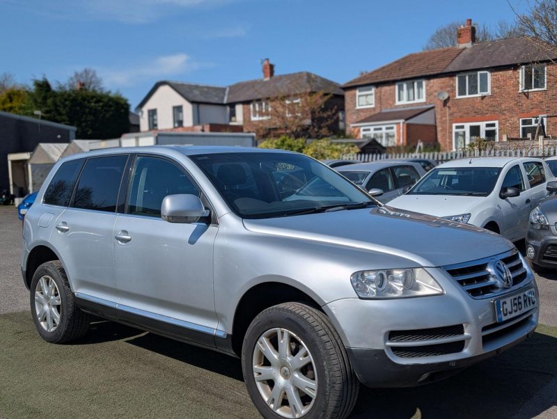 VOLKSWAGEN TOUAREG