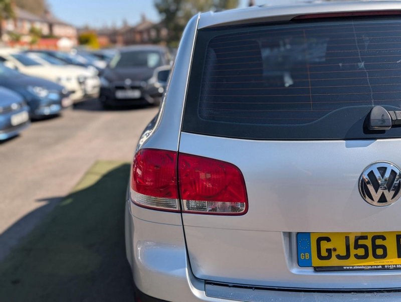 VOLKSWAGEN TOUAREG