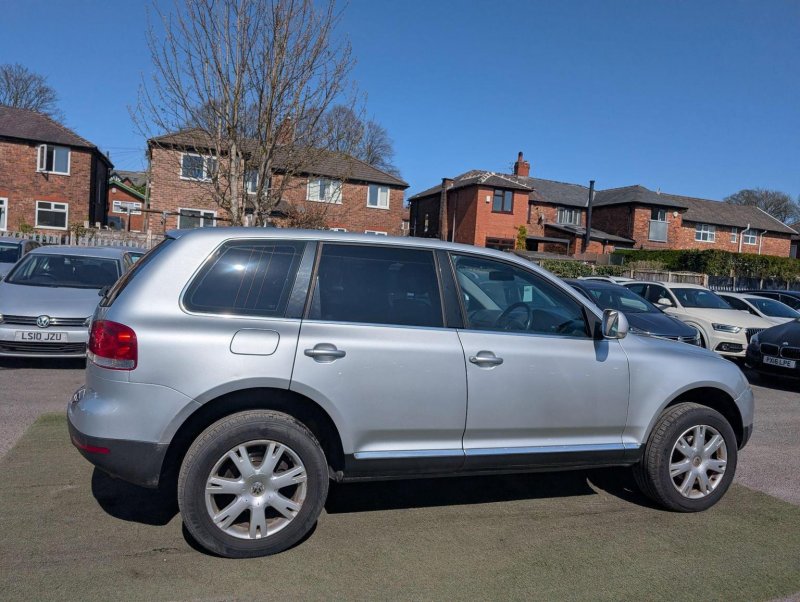 VOLKSWAGEN TOUAREG