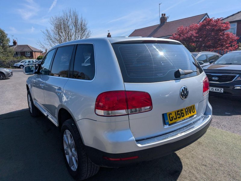 VOLKSWAGEN TOUAREG