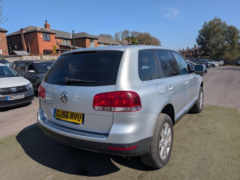 VOLKSWAGEN TOUAREG