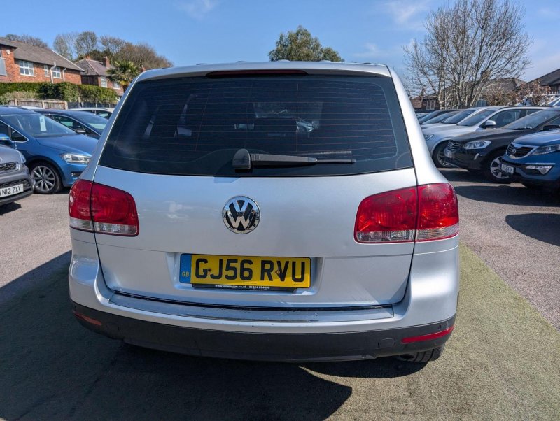 VOLKSWAGEN TOUAREG