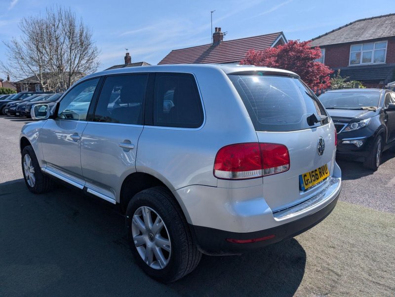 VOLKSWAGEN TOUAREG