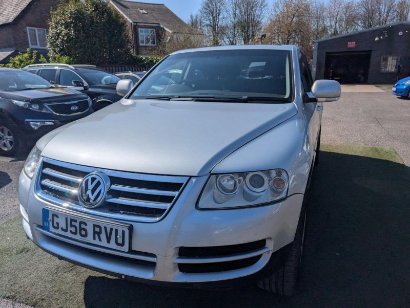 VOLKSWAGEN TOUAREG