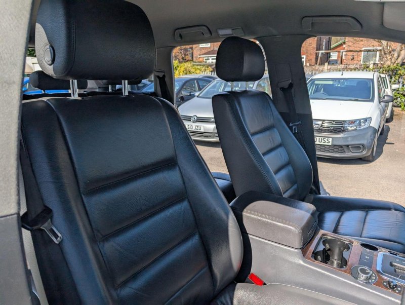 VOLKSWAGEN TOUAREG