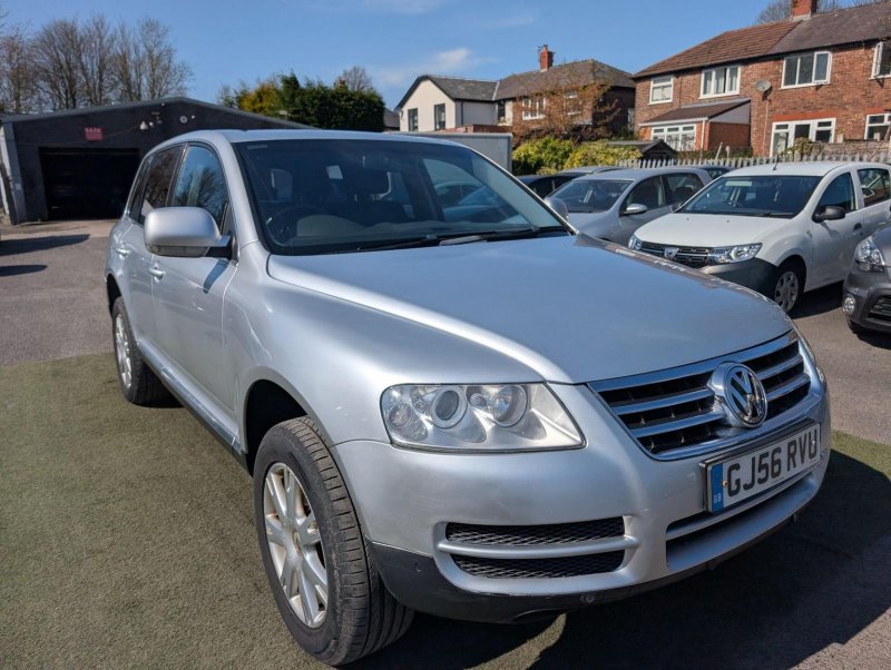 VOLKSWAGEN TOUAREG