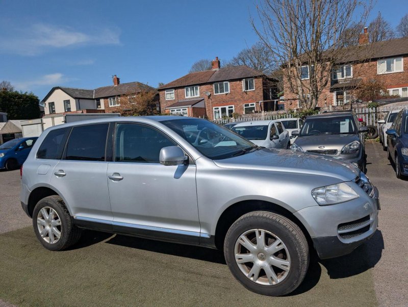 VOLKSWAGEN TOUAREG