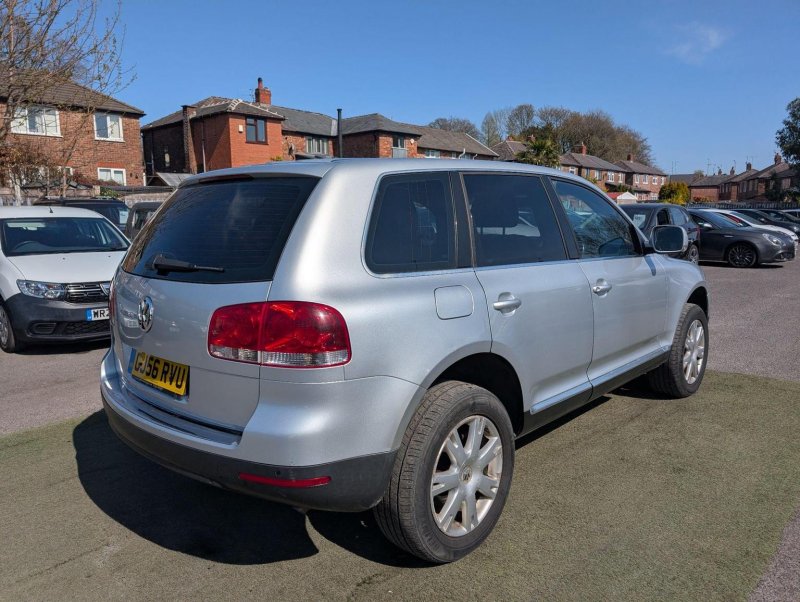 VOLKSWAGEN TOUAREG