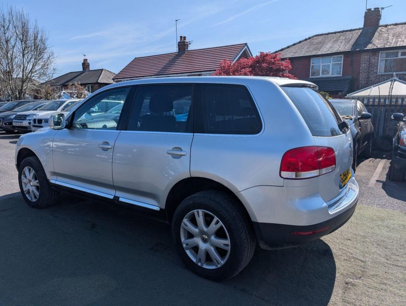 VOLKSWAGEN TOUAREG