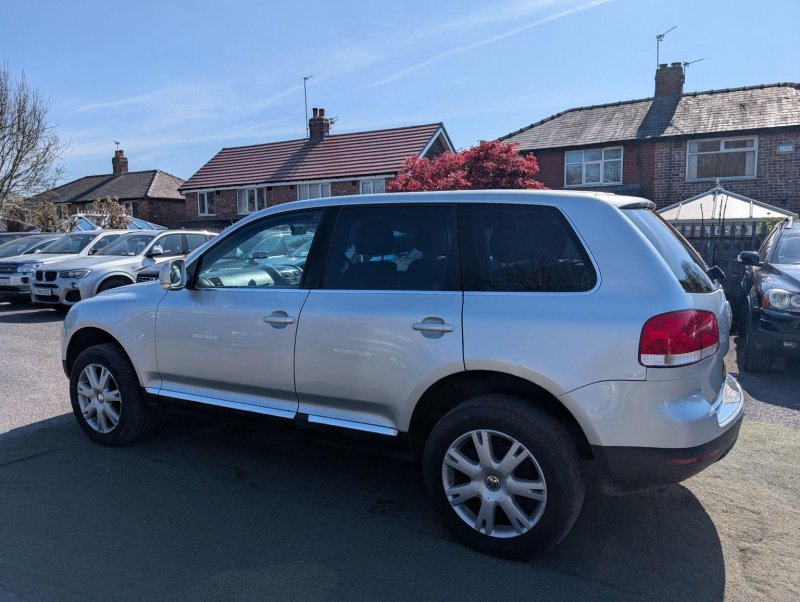 VOLKSWAGEN TOUAREG