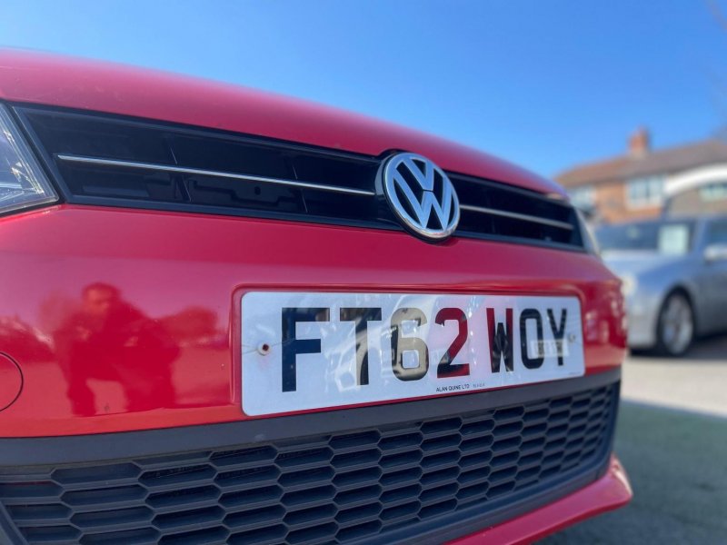 VOLKSWAGEN POLO