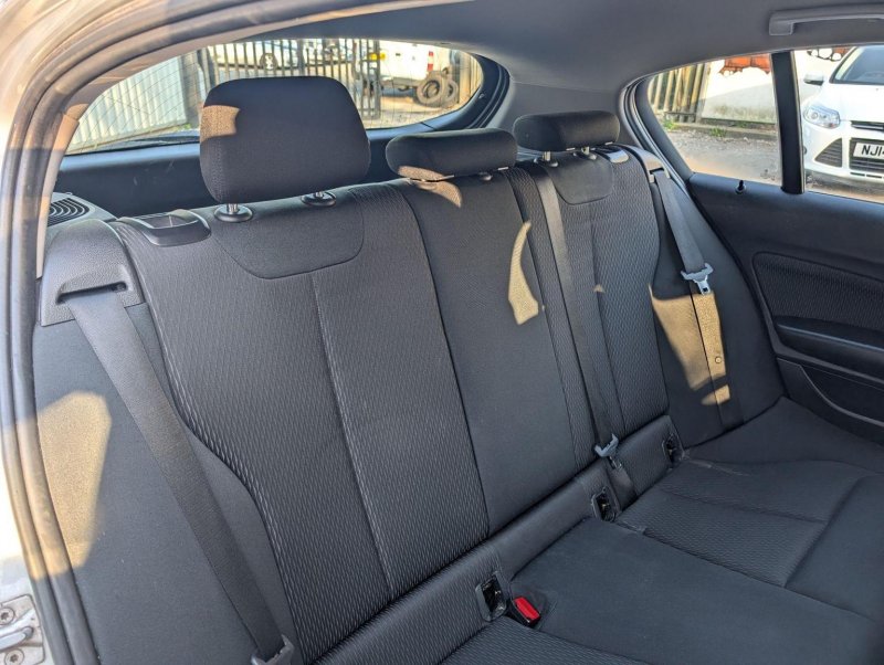 BMW 1 SERIES