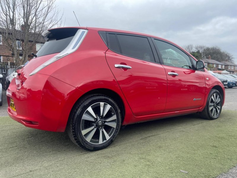 NISSAN LEAF