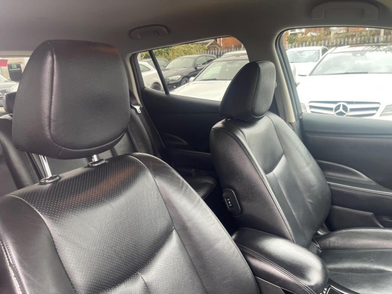 NISSAN LEAF