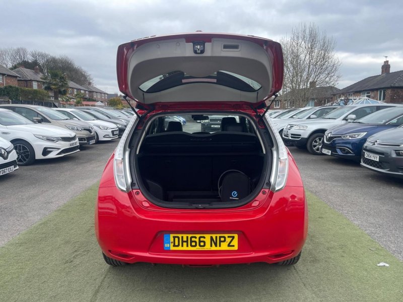 NISSAN LEAF