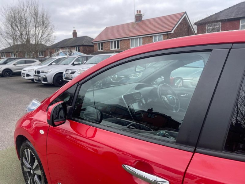 NISSAN LEAF