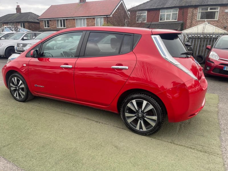 NISSAN LEAF