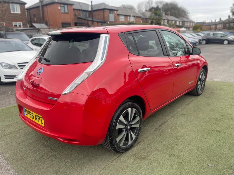 NISSAN LEAF