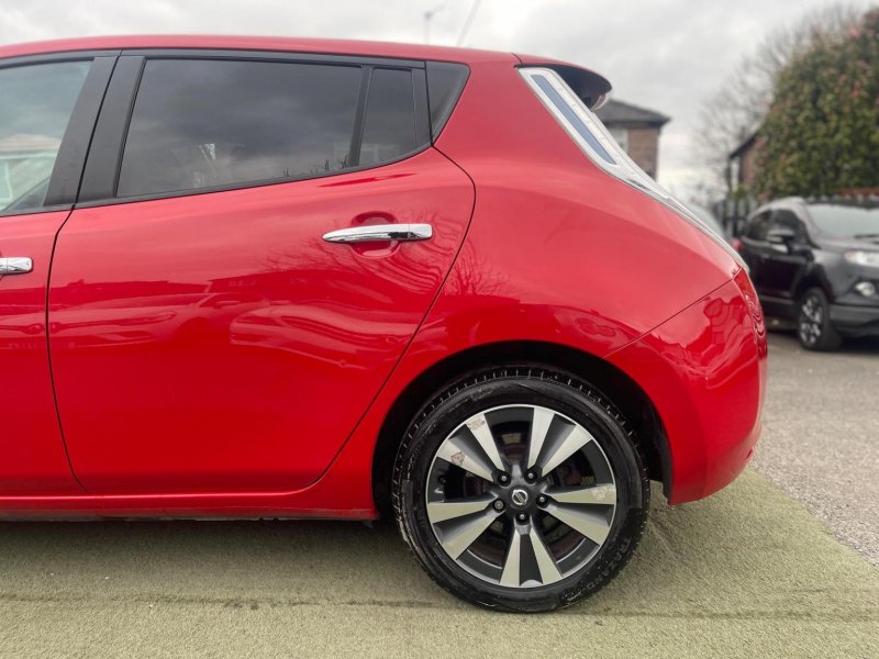 NISSAN LEAF