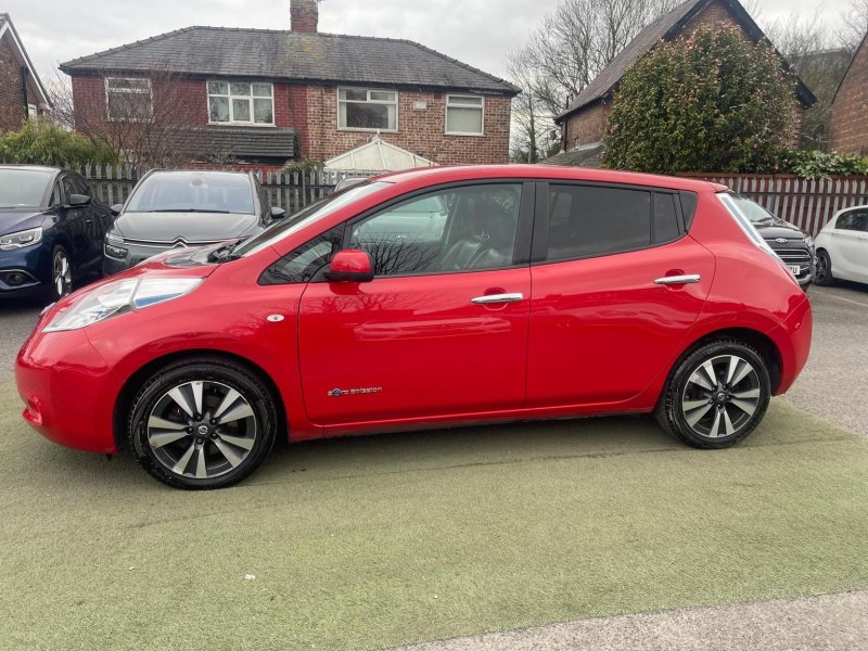 NISSAN LEAF