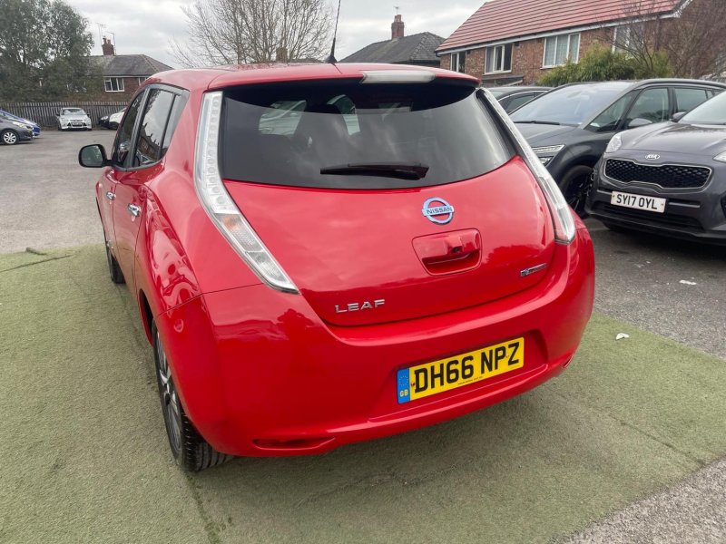NISSAN LEAF