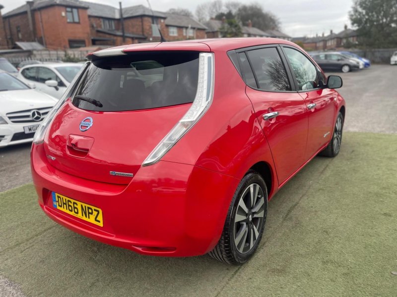 NISSAN LEAF