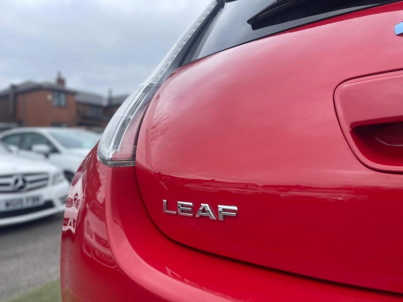 NISSAN LEAF