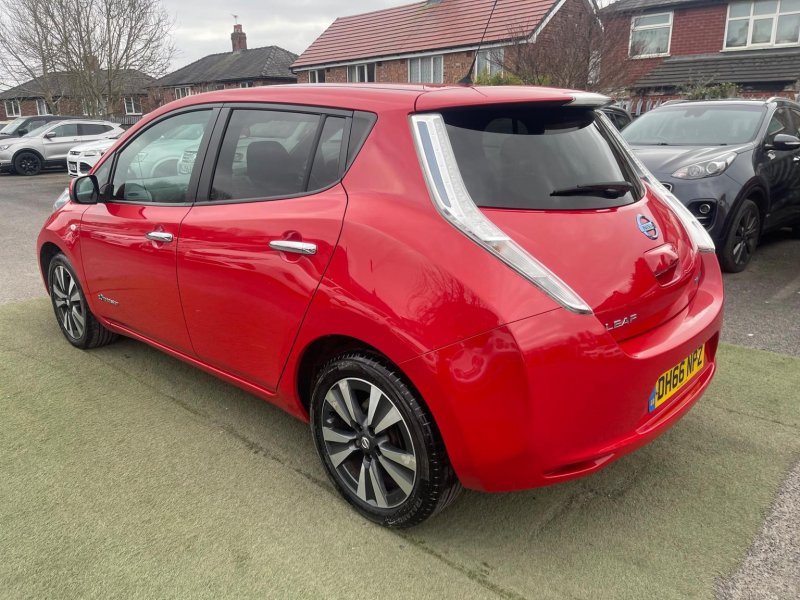 NISSAN LEAF
