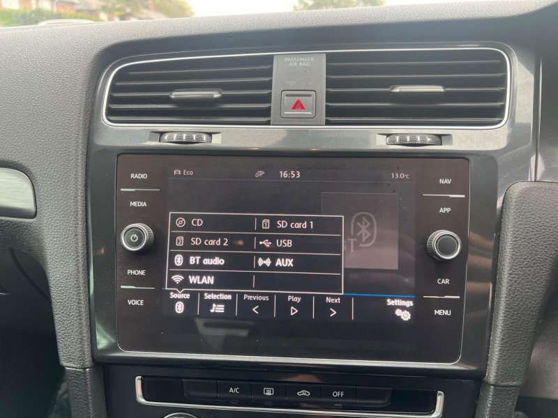 VOLKSWAGEN GOLF