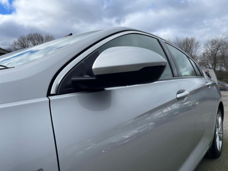 VAUXHALL INSIGNIA
