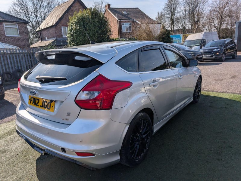 FORD FOCUS