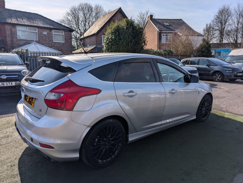 FORD FOCUS