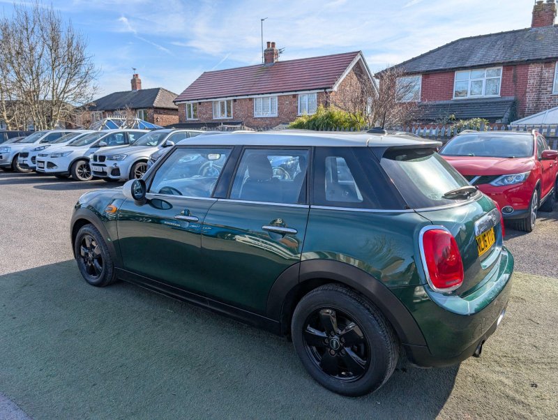 MINI HATCH
