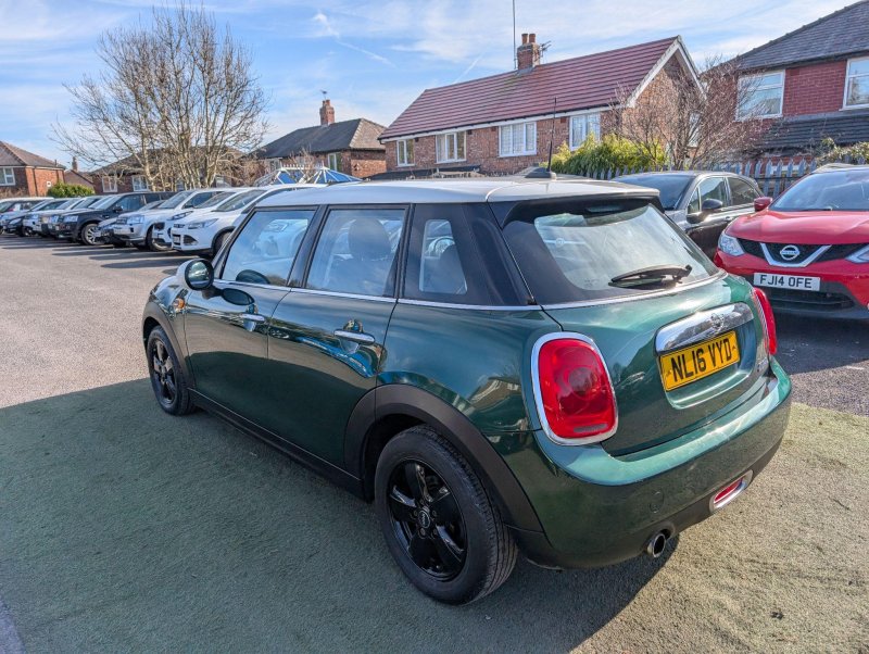 MINI HATCH