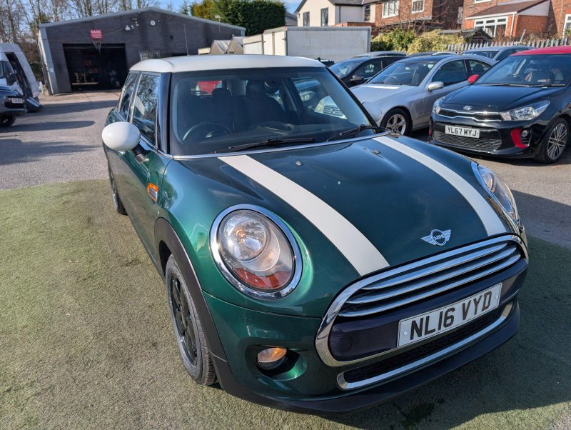 MINI HATCH