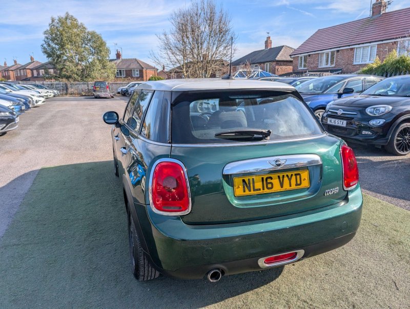 MINI HATCH
