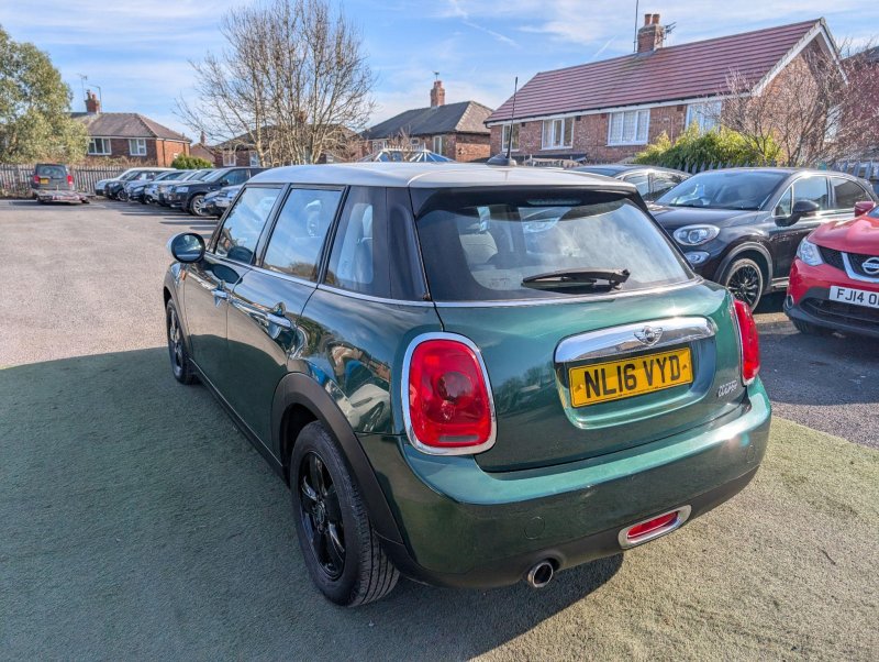MINI HATCH
