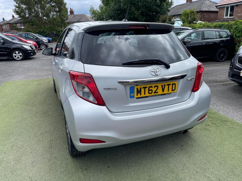 TOYOTA YARIS