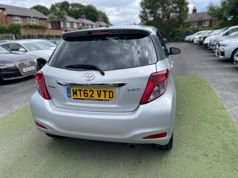 TOYOTA YARIS
