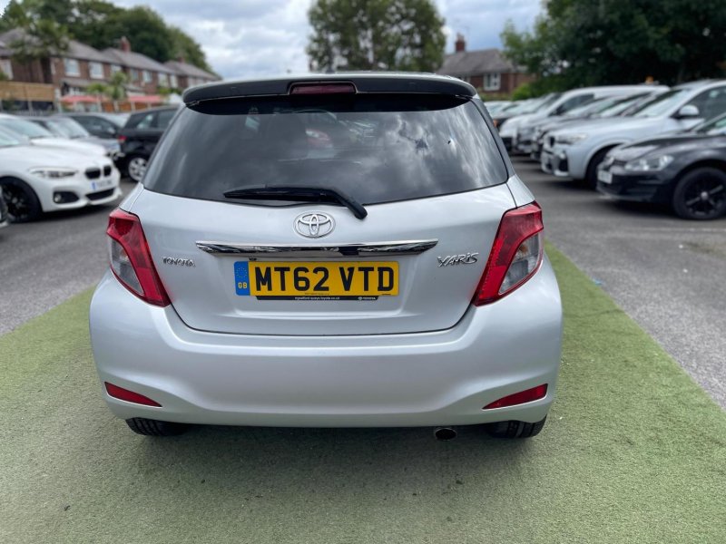 TOYOTA YARIS