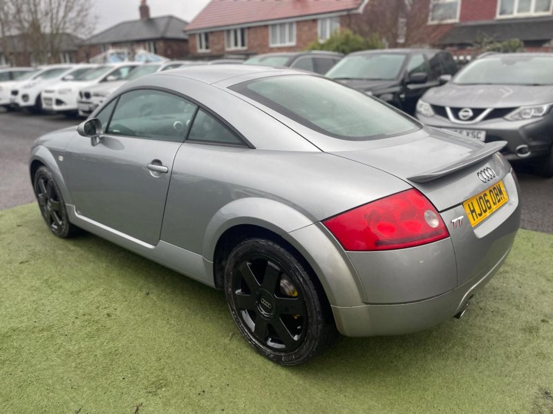 AUDI TT
