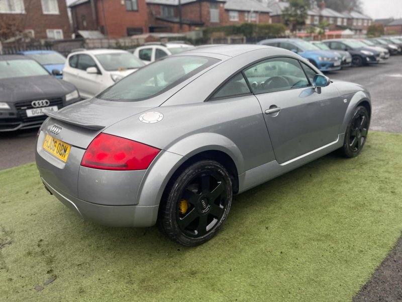 AUDI TT