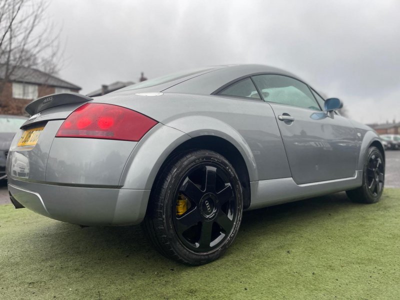 AUDI TT