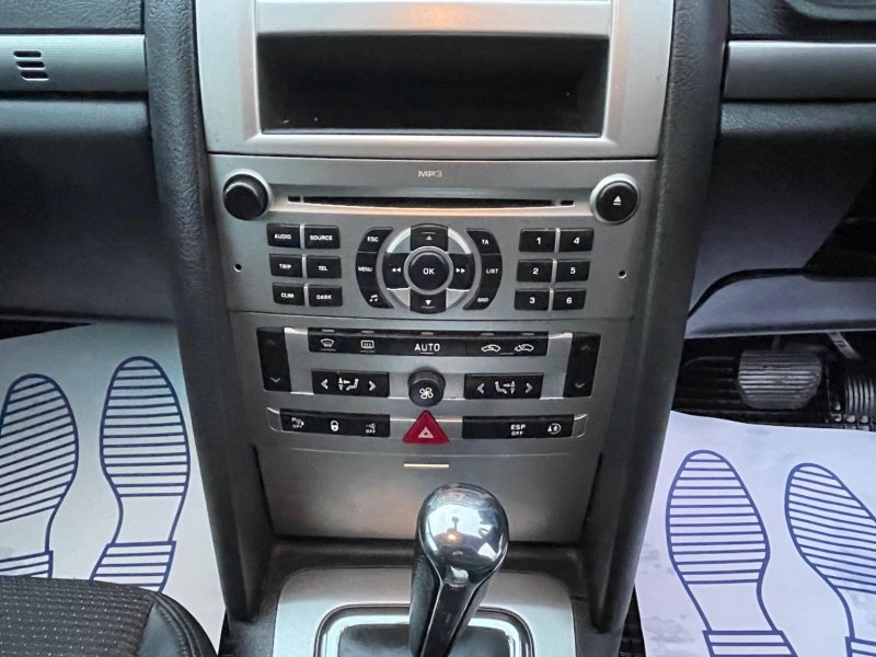 PEUGEOT 407