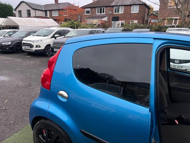 PEUGEOT 107
