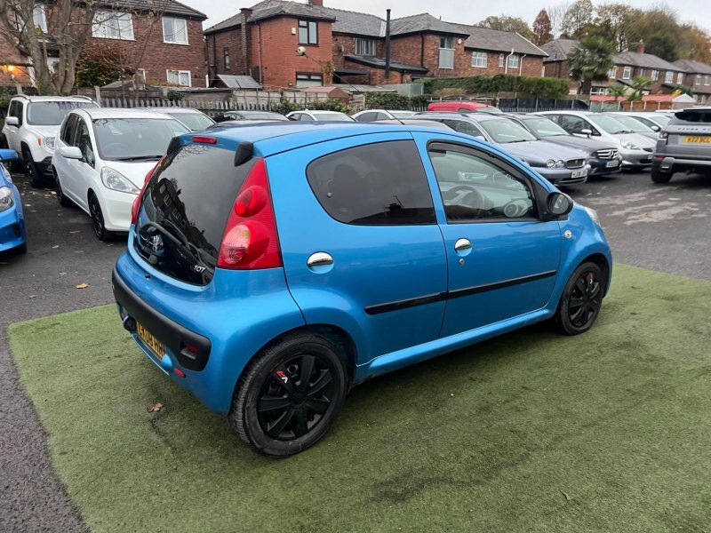 PEUGEOT 107